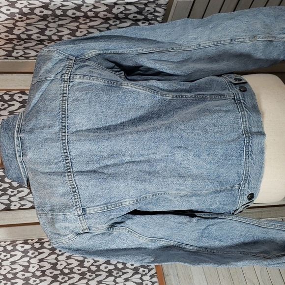 NWT gap jean jacket washed denim finish USA - Picture 7 of 16